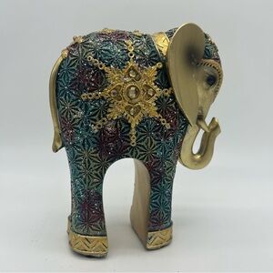 Small elephant figurine